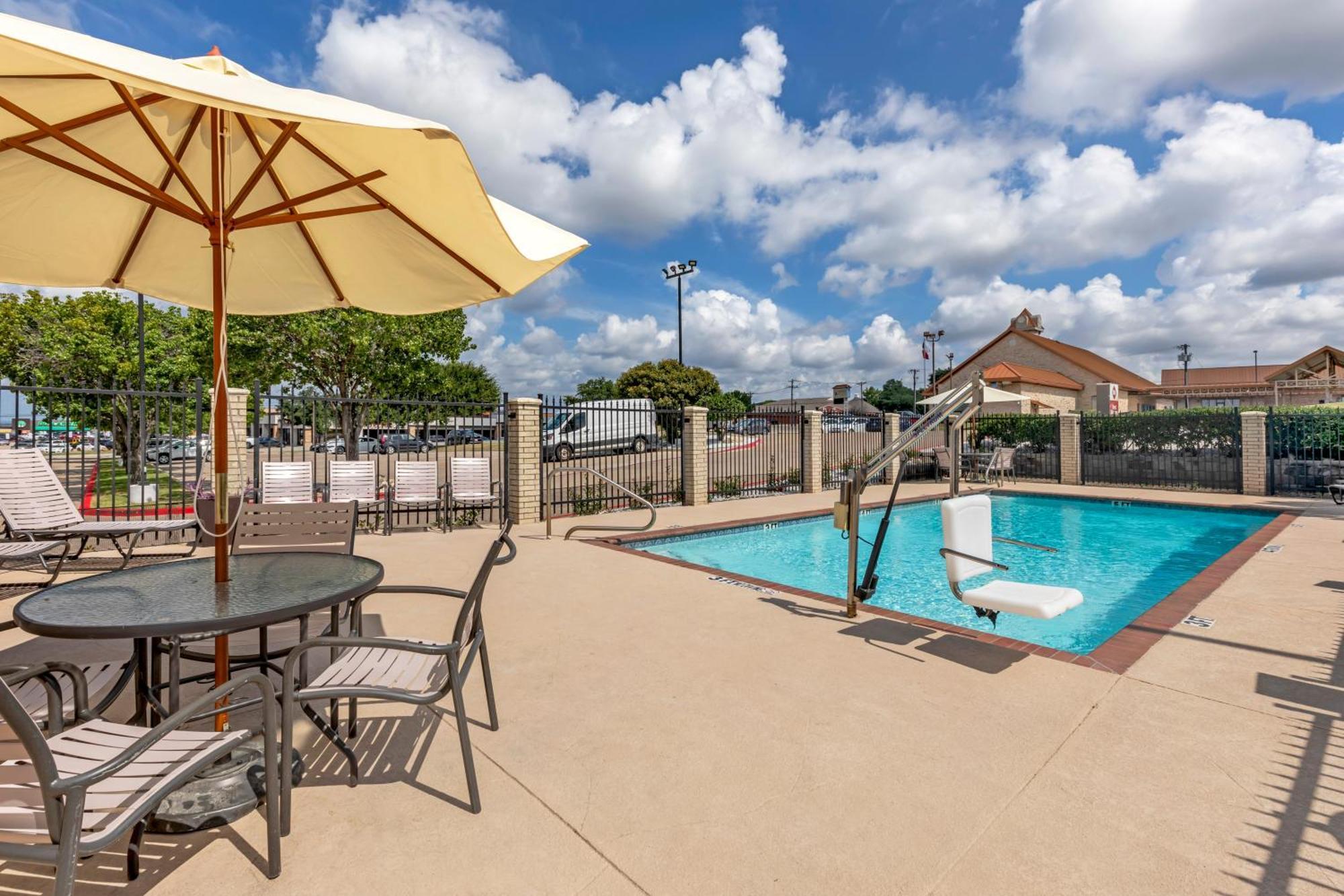 Best Western Plus Lake Worth Extérieur photo